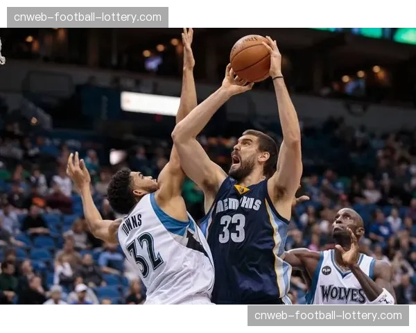 攻防对决前瞻：联盟防守效率第一的森林狼将考验进攻效率第一的步行者