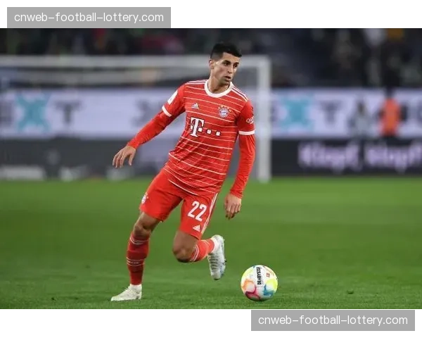 拜仁慕尼黑考虑与队内助攻型边卫续约,认可其传中贡献 拜仁慕尼黑考虑与队内助攻型边卫续约,认可其传中贡献