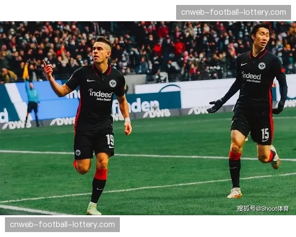 从降级区到欧战区:通讯解析法兰克福本赛季的战术革命之路 从降级区到欧战区:通讯解析法兰克福本赛季的战术革命之路