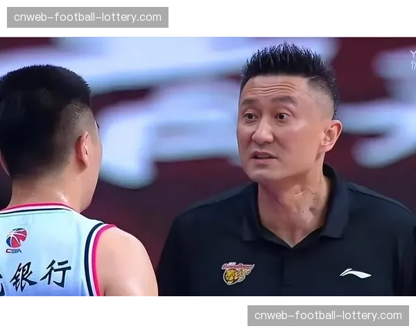 5月CBA赛场惊现战术板乌龙，客队误将定位球战术摆成训练阵型